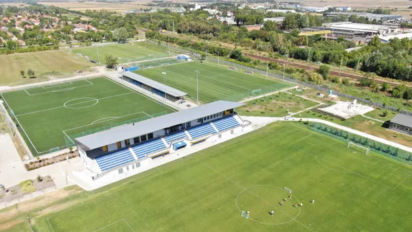 hotel_aquarell_16017-20-fussball-trainingslager-cegled-hotel-auqarell-fu_ballplatz-01