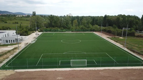 hotel_pallone_16200-20-fussball-trainingslager-balatonf_red-hotel-pallone-kunstrasenplatz-2_1