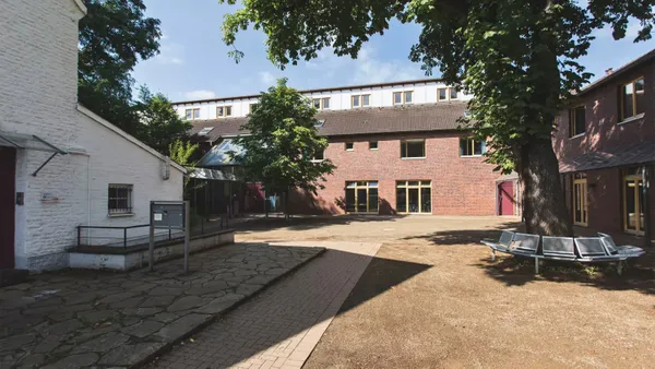 Jugendherberge Neuss-Uedesheim - SOCCATOURS