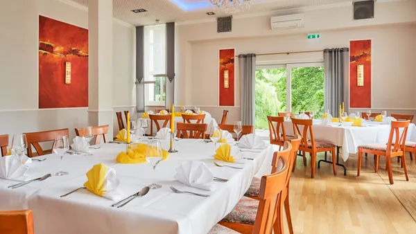 Parkhotel Altes Kaffeehaus - SOCCATOURS
