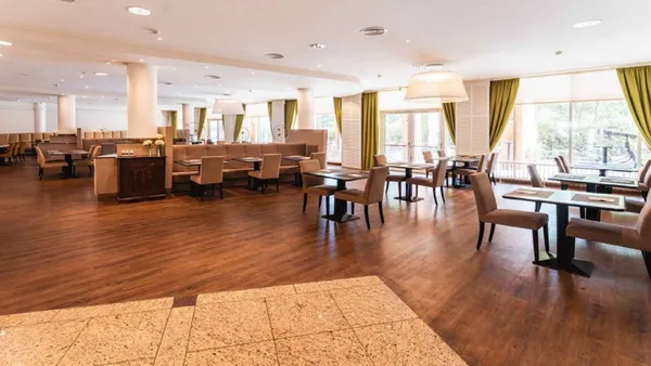Plaza Premium Vienna - SOCCATOURS