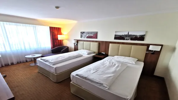 Plaza Premium Vienna - SOCCATOURS