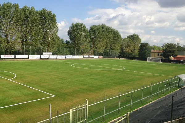 Kunstrasenplatz Peschiera - SOCCATOURS