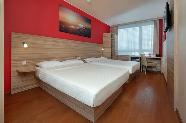 Star Inn Hotel Salzburg Airport - SOCCATOURS