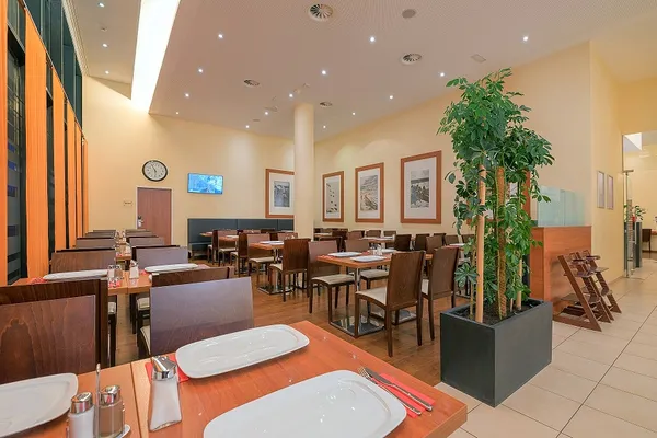 Star Inn Hotel Salzburg Airport - SOCCATOURS