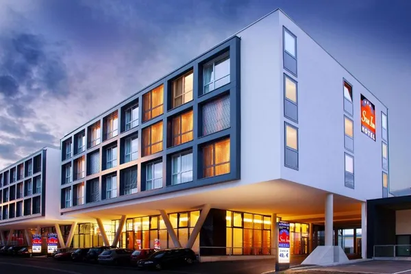 Star Inn Hotel Salzburg Airport - SOCCATOURS