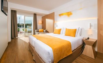 Lazure Hotel