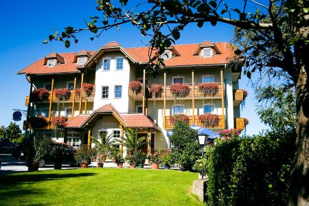 https://www.soccatours.com/media/catalog/product/cache/da432fc9ee79dfca32e073c2235ab4d7/f/u/fu_balltrainingslager_eichbergerhof_soccatours.jpg