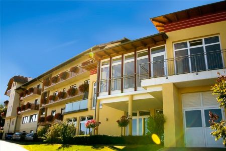 https://www.soccatours.com/media/catalog/product/cache/da432fc9ee79dfca32e073c2235ab4d7/f/u/fu_balltrainingslager_eichbergerhof_soccatours_2_.jpg