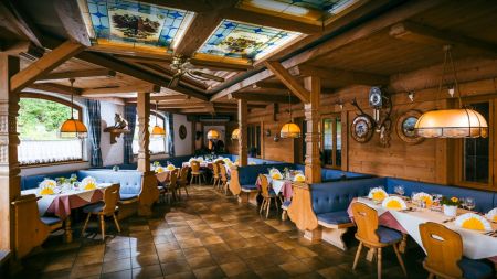 https://www.soccatours.com/media/catalog/product/cache/da432fc9ee79dfca32e073c2235ab4d7/f/u/fu_balltrainingslager_gasthof_gradlwirt_soccatours_2_.jpg