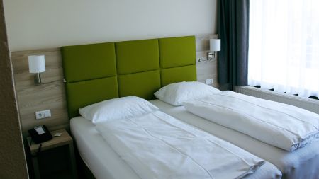 https://www.soccatours.com/media/catalog/product/cache/da432fc9ee79dfca32e073c2235ab4d7/f/u/fu_balltrainingslager_hotel_am_kurpark_soccatours_5_.jpg