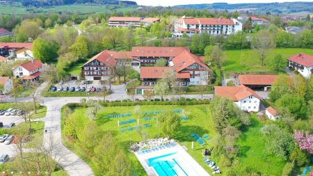 https://www.soccatours.com/media/catalog/product/cache/da432fc9ee79dfca32e073c2235ab4d7/f/u/fu_balltrainingslager_hotel_in_bad_birmbach_soccatours.jpg