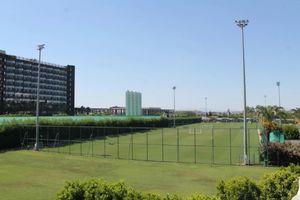 Voetbalveld voor een hotel &ndash; SOCCATOURS pakketreisvoordelen voor teamtrainingskampen