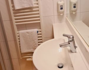 Hotel Wirt im Feld Image five