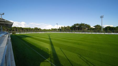 https://www.soccatours.com/nl/media/catalog/product/cache/da432fc9ee79dfca32e073c2235ab4d7/f/o/football_fields_1_.jpg