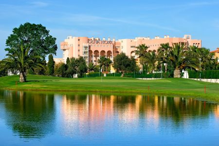 https://www.soccatours.com/nl/media/catalog/product/cache/da432fc9ee79dfca32e073c2235ab4d7/f/u/fussballtrainingslager_hotel_oliva_nova_soccatours2.jpg