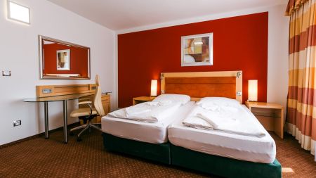 https://www.soccatours.com/nl/media/catalog/product/cache/da432fc9ee79dfca32e073c2235ab4d7/f/u/fussballtrainingslager_hotel_subterra_soccatours5.jpg