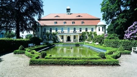 https://www.soccatours.com/nl/media/catalog/product/cache/da432fc9ee79dfca32e073c2235ab4d7/f/u/fussballtrainingslager_schloss_schweinsburg_soccatours.jpg