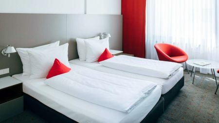https://www.soccatours.com/nl/media/catalog/product/cache/da432fc9ee79dfca32e073c2235ab4d7/f/u/fussballtrainingslager_vienna_house_easy_soccatours_4_.jpg
