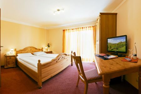 https://www.soccatours.com/nl/media/catalog/product/cache/da432fc9ee79dfca32e073c2235ab4d7/h/a/hanauer_hof_soccatours_6_.jpg