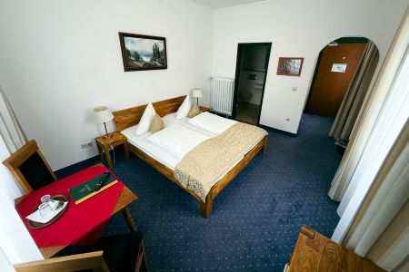 https://www.soccatours.com/nl/media/catalog/product/cache/da432fc9ee79dfca32e073c2235ab4d7/h/o/hotel_schwabenwirt_soccatours_6_.jpg