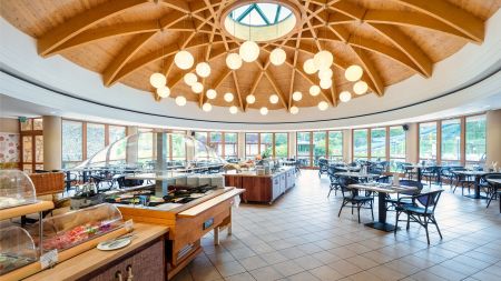 https://www.soccatours.com/nl/media/catalog/product/cache/da432fc9ee79dfca32e073c2235ab4d7/r/e/restaurant_1_1.jpg