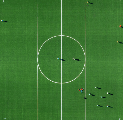 Dronebilde av en fotballbane