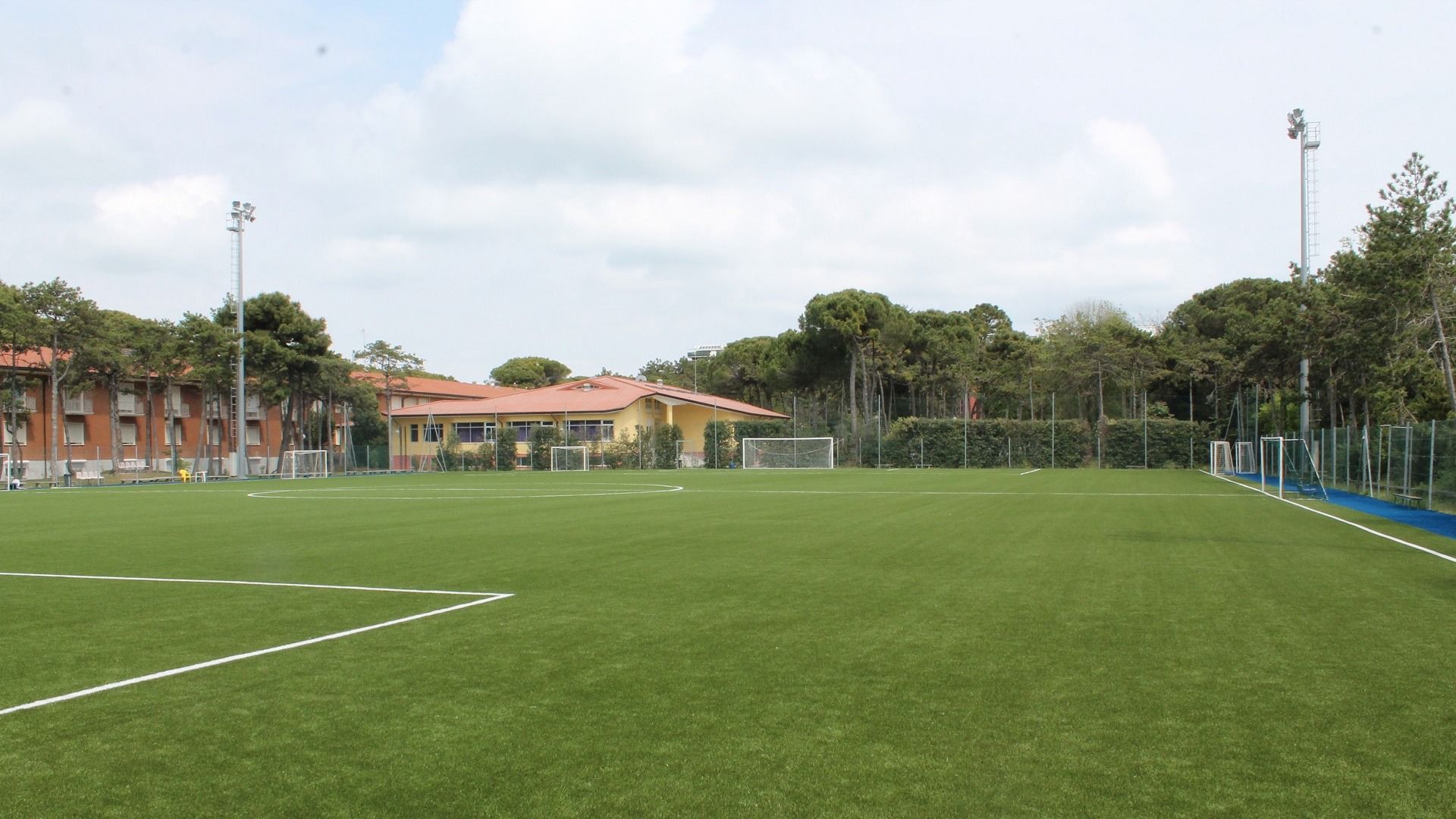 Kunstrasenplatz Village Lignano