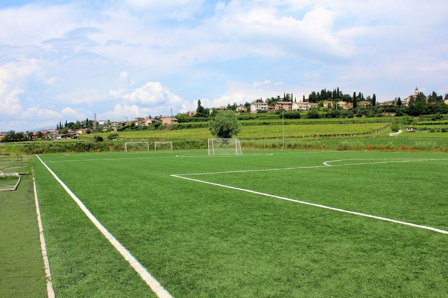 Kunstrasenplatz Sona