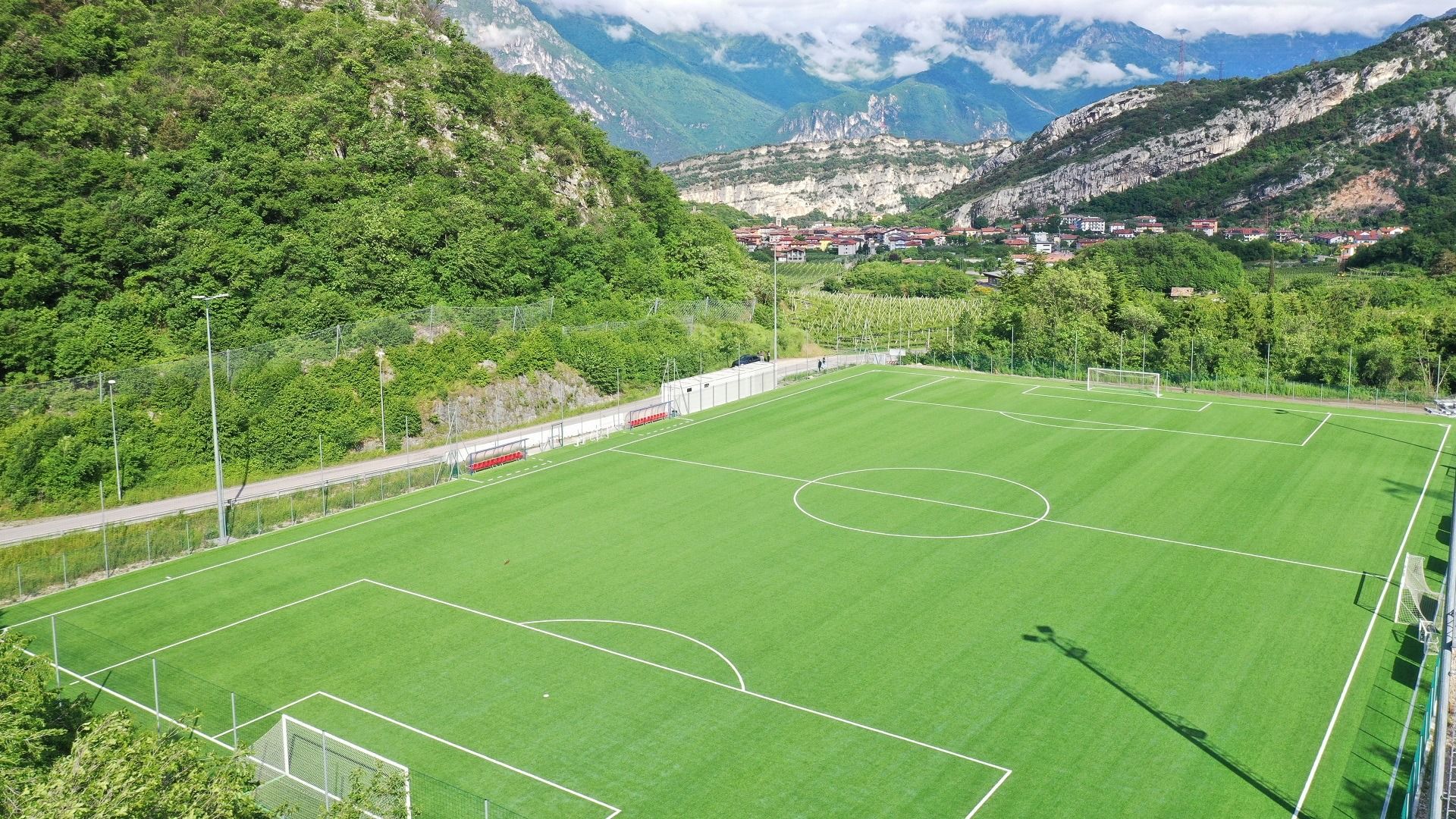 Kunstrasenplatz Nago