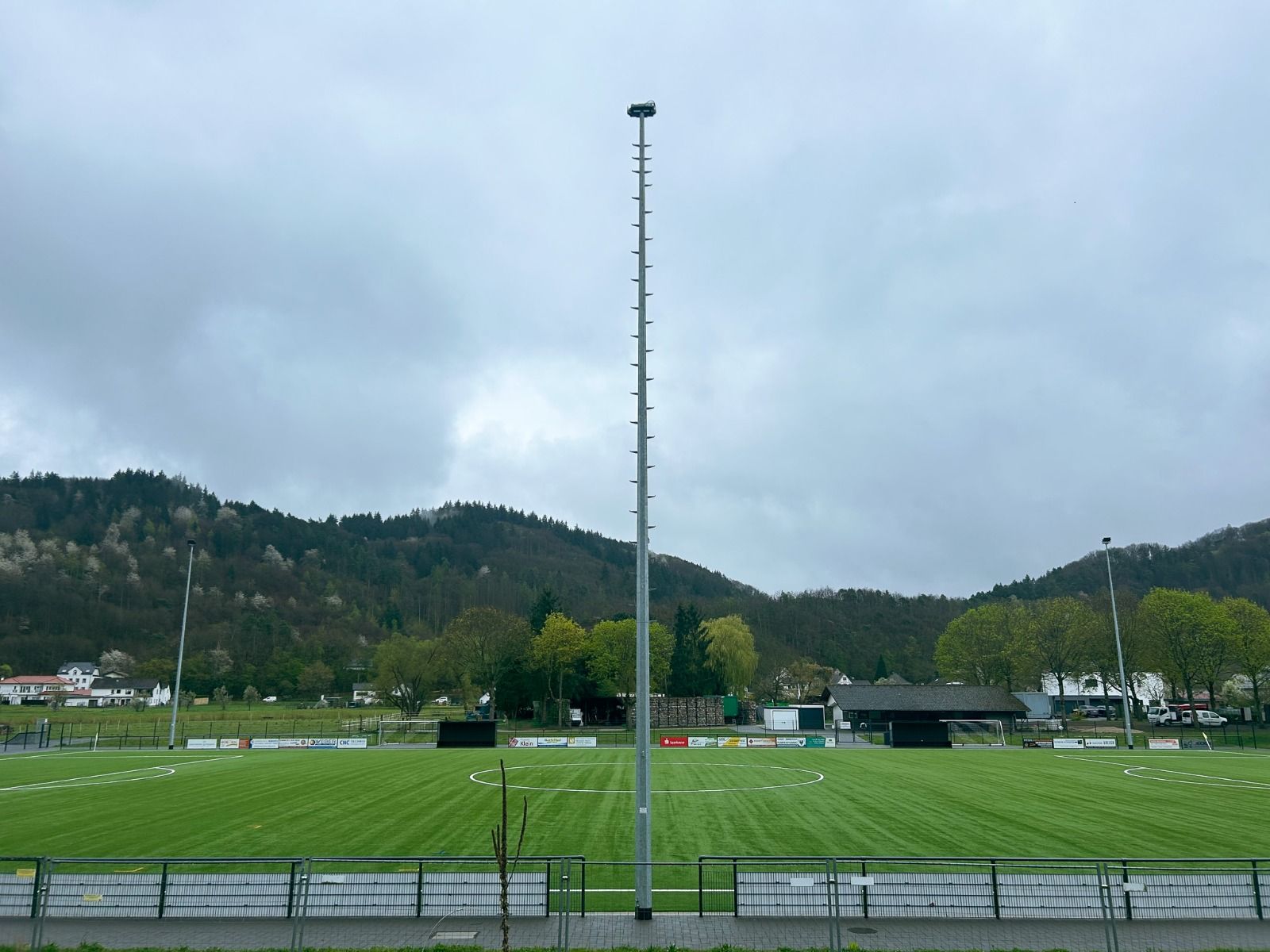 Kunstrasenplatz Insul