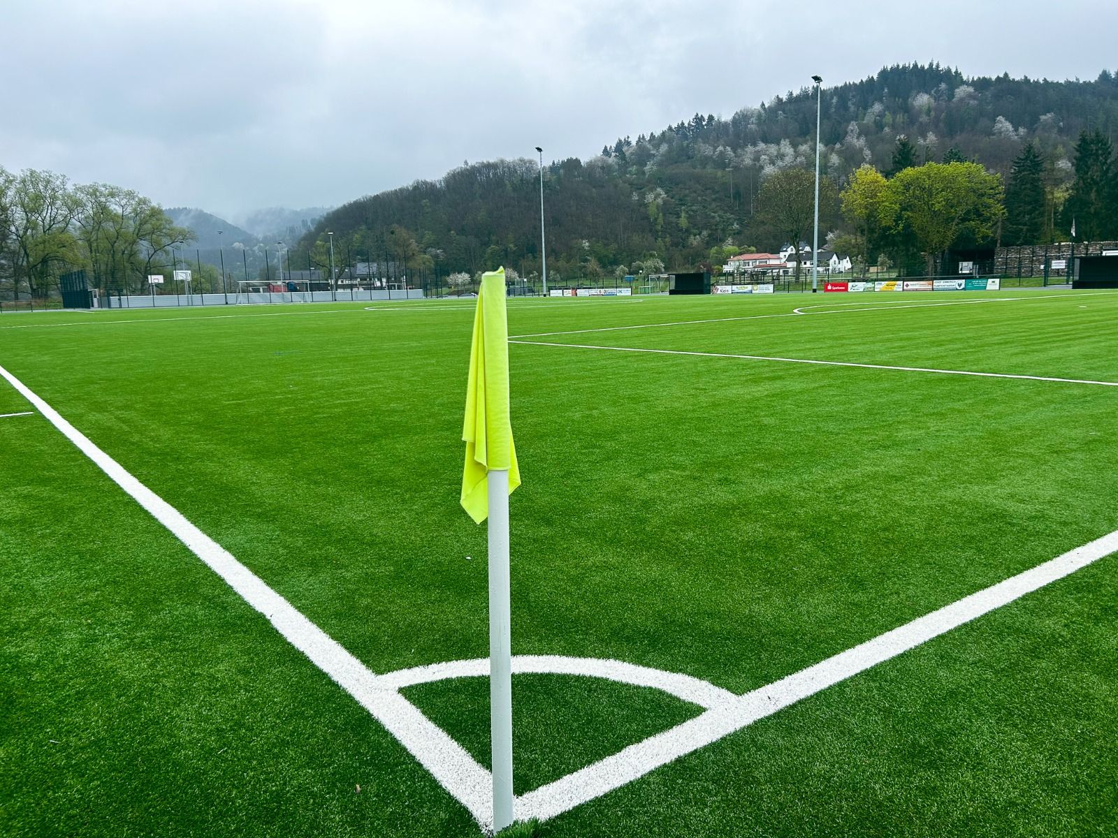 Kunstrasenplatz Insul