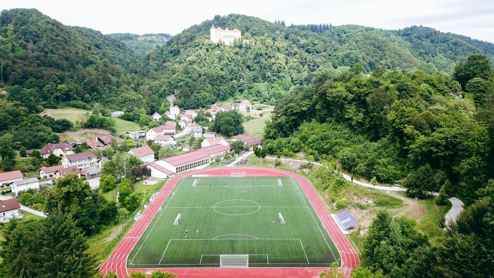 Kunstrasenplatz Podcetrtek