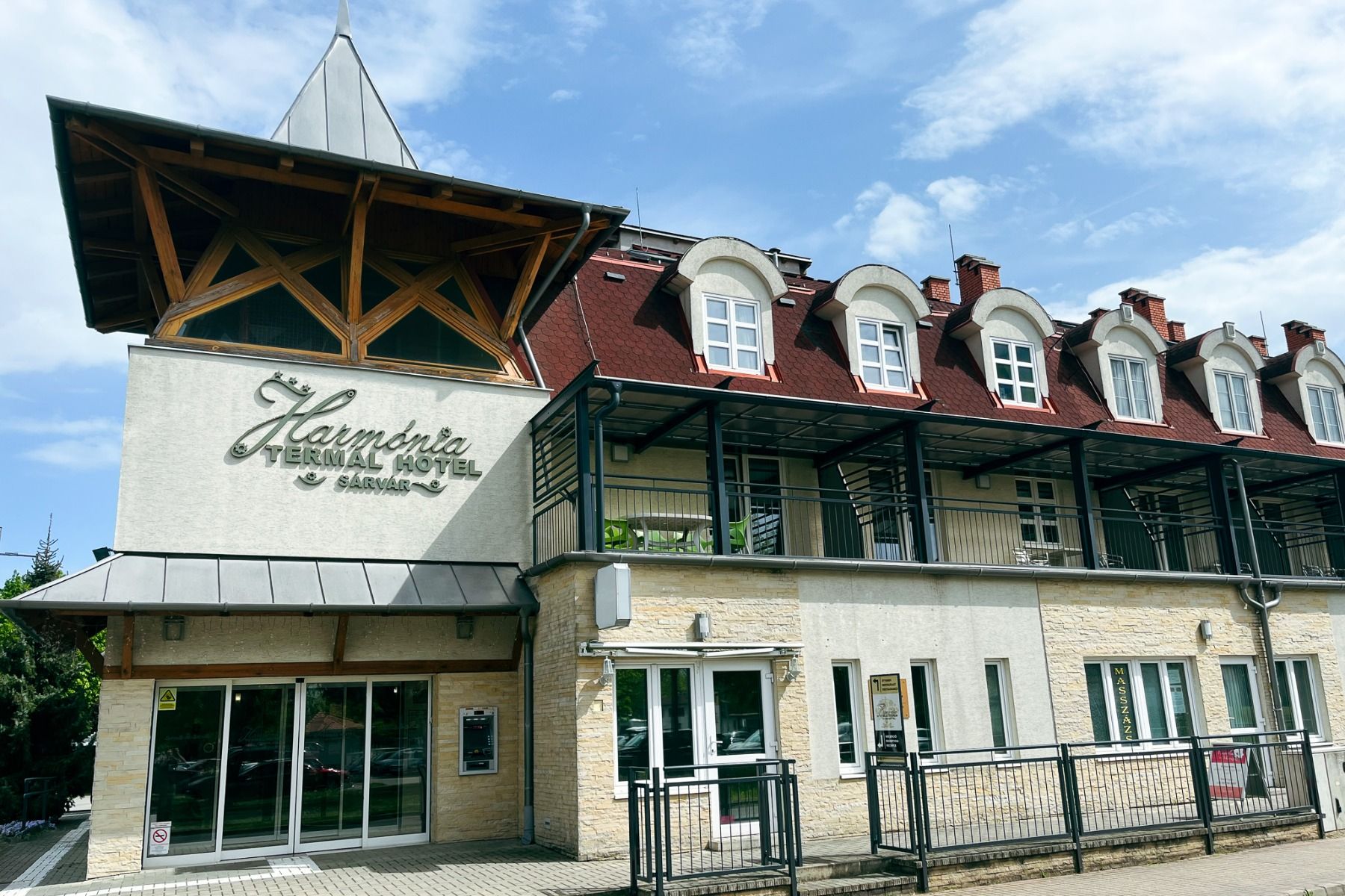 Harmonia Hotel & Restaurant