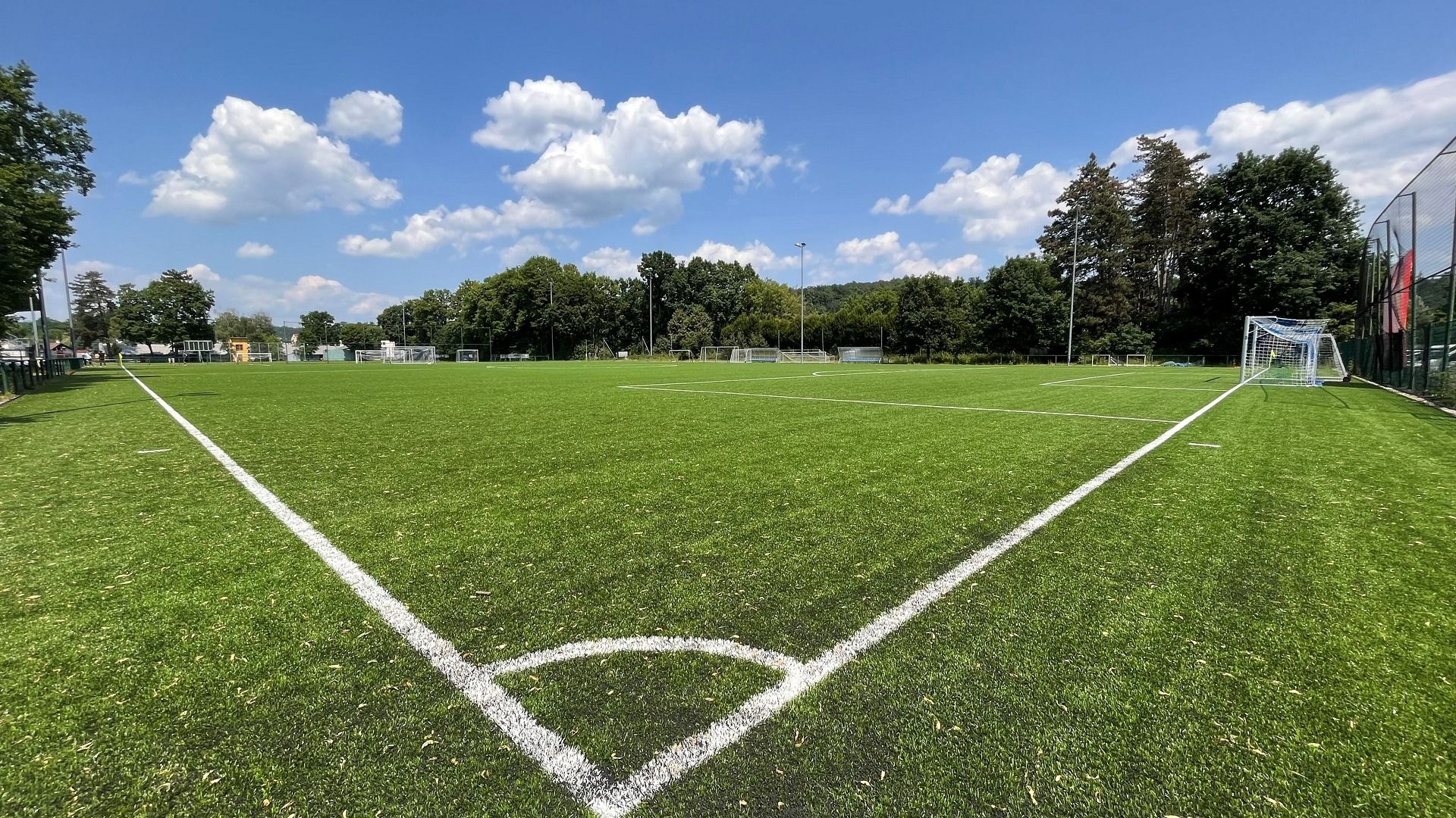 Kunstrasenplatz Hluboka an der Moldau