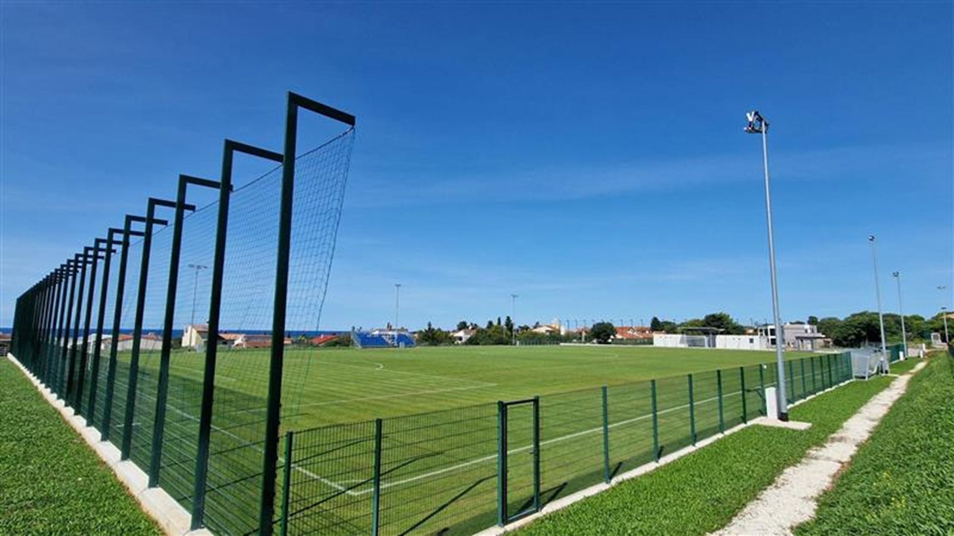 Naturrasenplatz Peroj