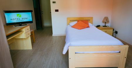 Hotel Zeni**