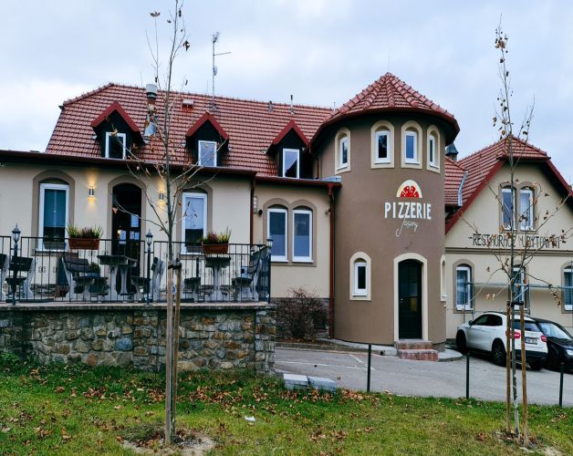 Hotel & Pizzeria Jasany Image one