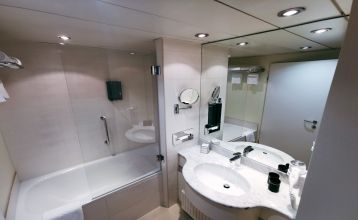 Plaza Premium Wien****