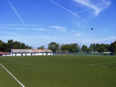 Kleiner Kunstrasen Novigrad