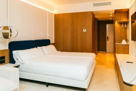 https://www.soccatours.com/no/media/catalog/product/cache/da432fc9ee79dfca32e073c2235ab4d7/h/o/hotel_villa_gadea_soccatours_8_.jpg