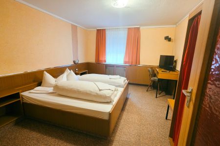 https://www.soccatours.com/no/media/catalog/product/cache/da432fc9ee79dfca32e073c2235ab4d7/k/a/kapellenhof_soccatours_4_.jpg