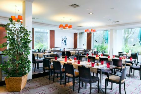 https://www.soccatours.com/no/media/catalog/product/cache/da432fc9ee79dfca32e073c2235ab4d7/m/e/mercure_hotel_duesseldorf_soccatours_002.jpg