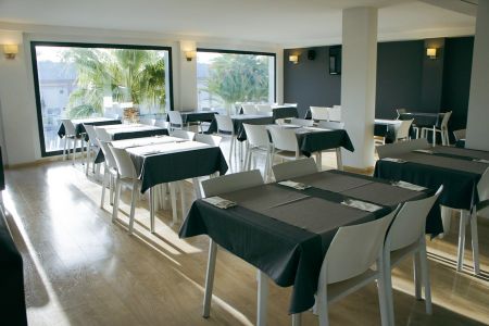 https://www.soccatours.com/no/media/catalog/product/cache/da432fc9ee79dfca32e073c2235ab4d7/p/l/playa_oliva_soccatours_12_.jpg